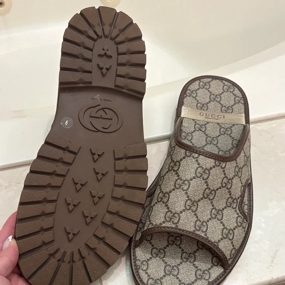 Gucci slide sandals coated canvas - great condition! - Picture 3 of 5